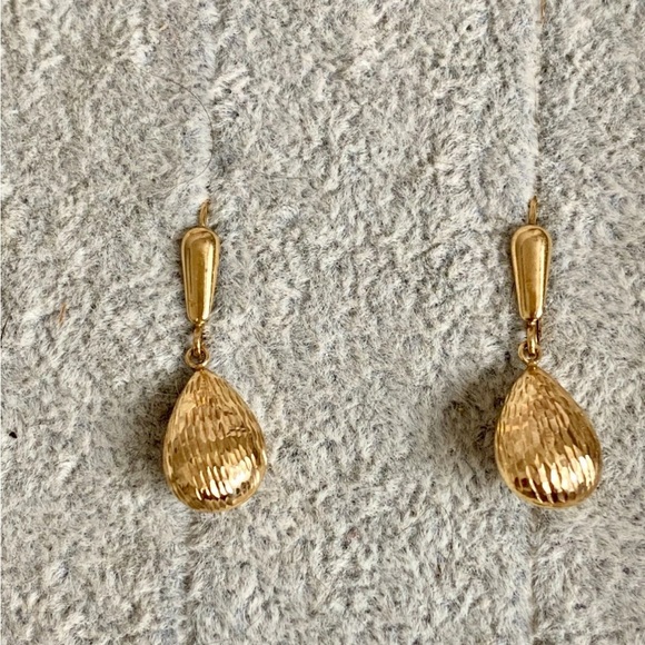 14 karat gold vintage textured teardrop dangle earrings--